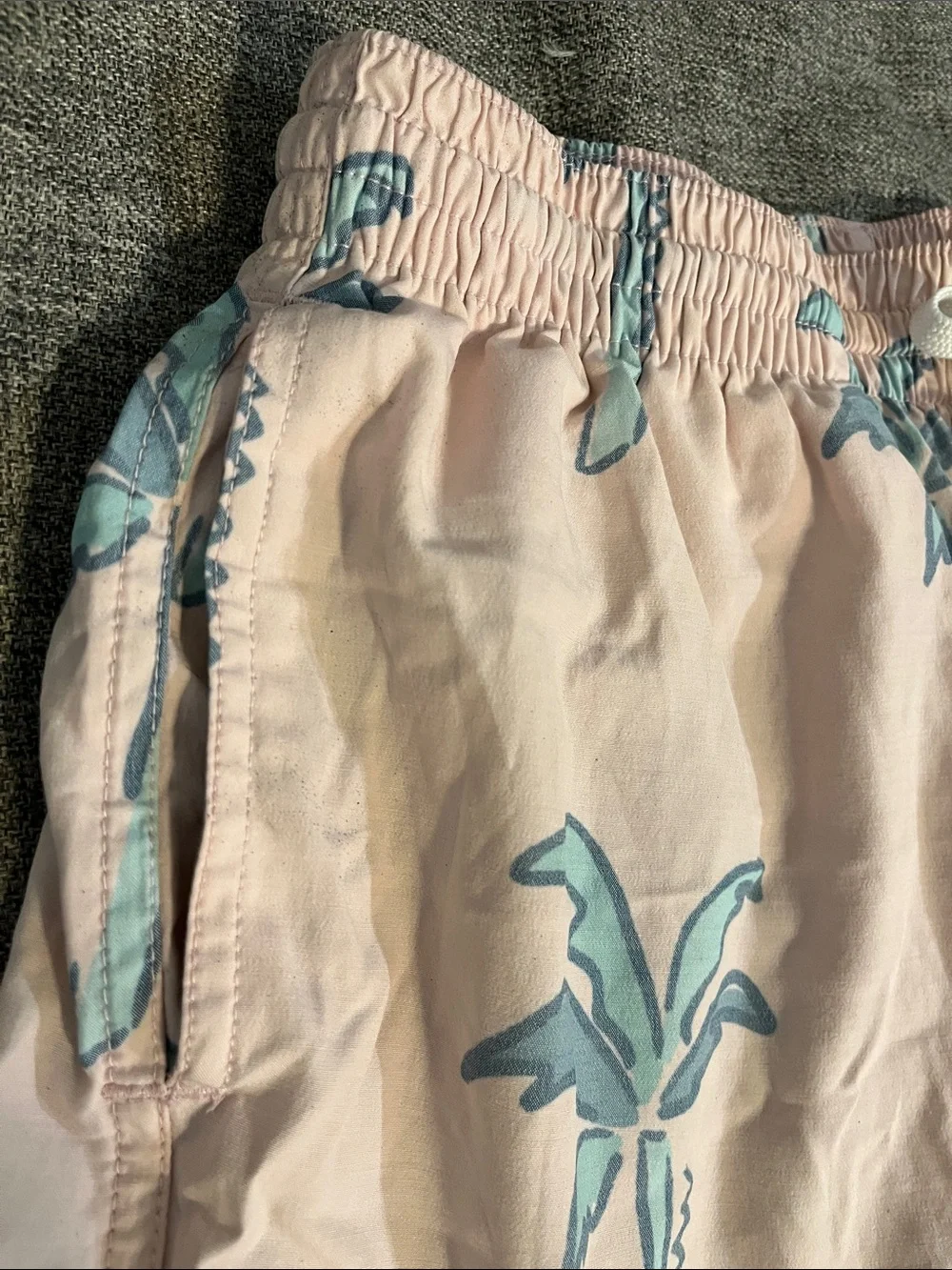 chubbies Men’s Light Pink Swim Trunks with Blue Palm Print 3pockets SZ Med